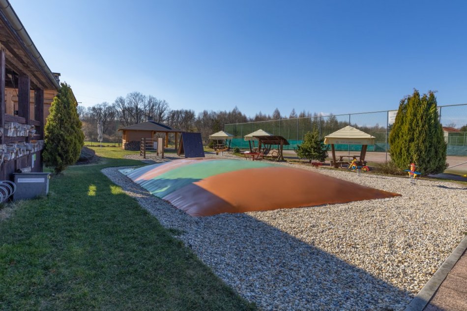 Dětské hřiště se vzduchovou trampolínou sportovní areál Frýdek-Místek